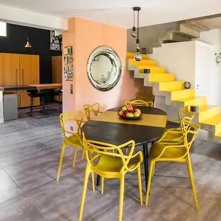 4 Bd In Villa