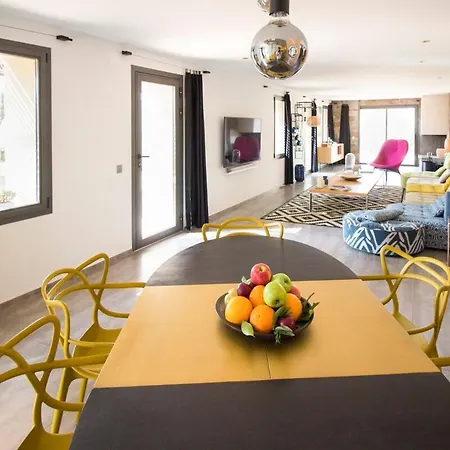 4 Bd In Villa