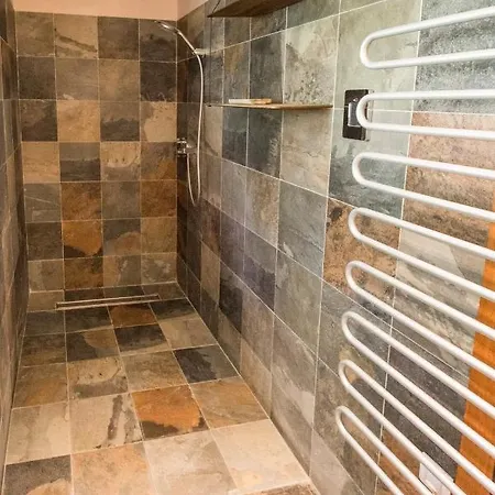 4 Bd In Villa