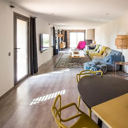 Villa 4 Bd In *
