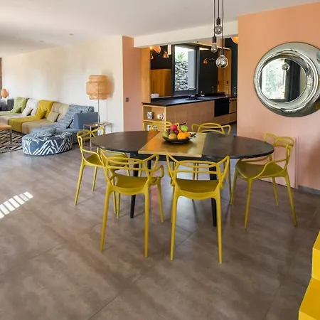 4 Bd In Villa