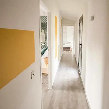 4 Bd In Villa *